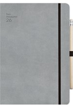 ΗΜΕΡΟΛΟΓΙΟ ADBOOK 26 HANDY GREY 12*17 ΗΜΕΡΗΣΙΟ SOFT ΜΕ ΛΑΣΤΙΧΟ ΚΑΙ ΜΟΛΥΒΙ